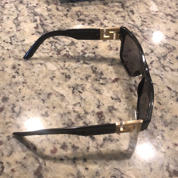 Men’s Versace Polarized Sunglasses - Picture 6 of 10